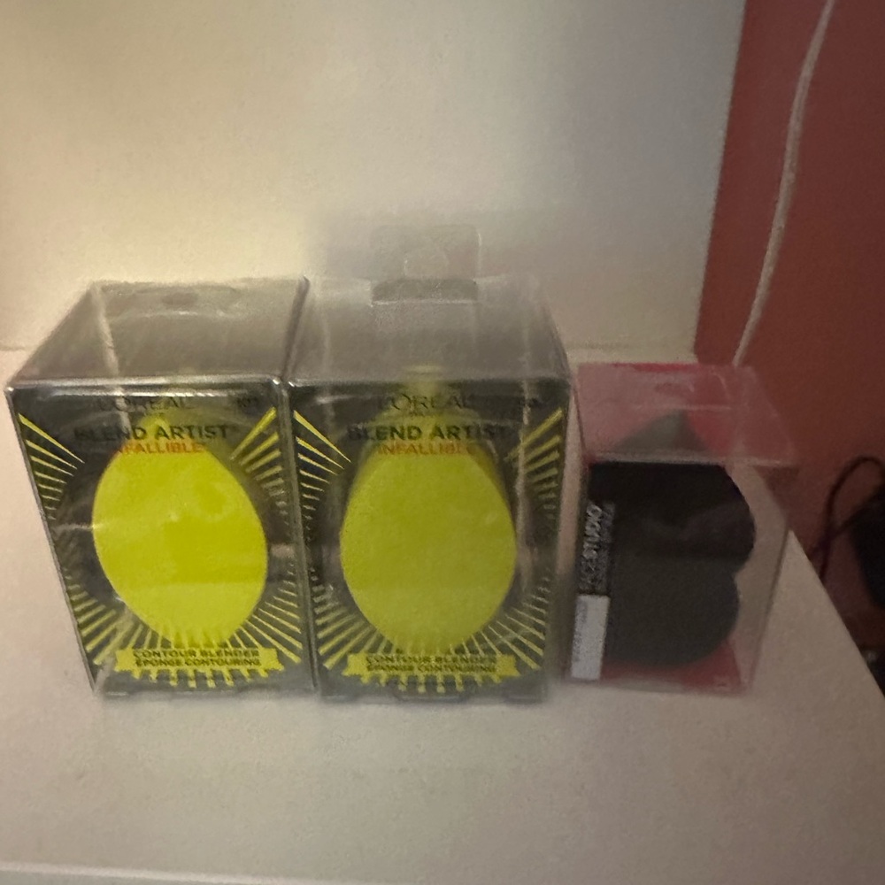 L'Oreal Blend Artist Sponges - Bright Yellow Black